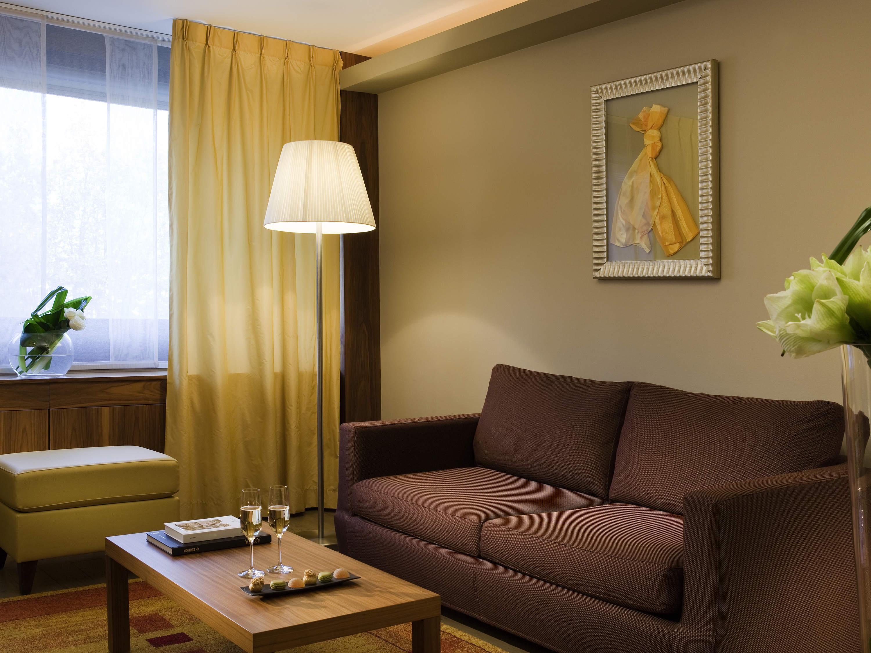 索菲特里昂贝勒库尔酒店 外观 照片 A living room