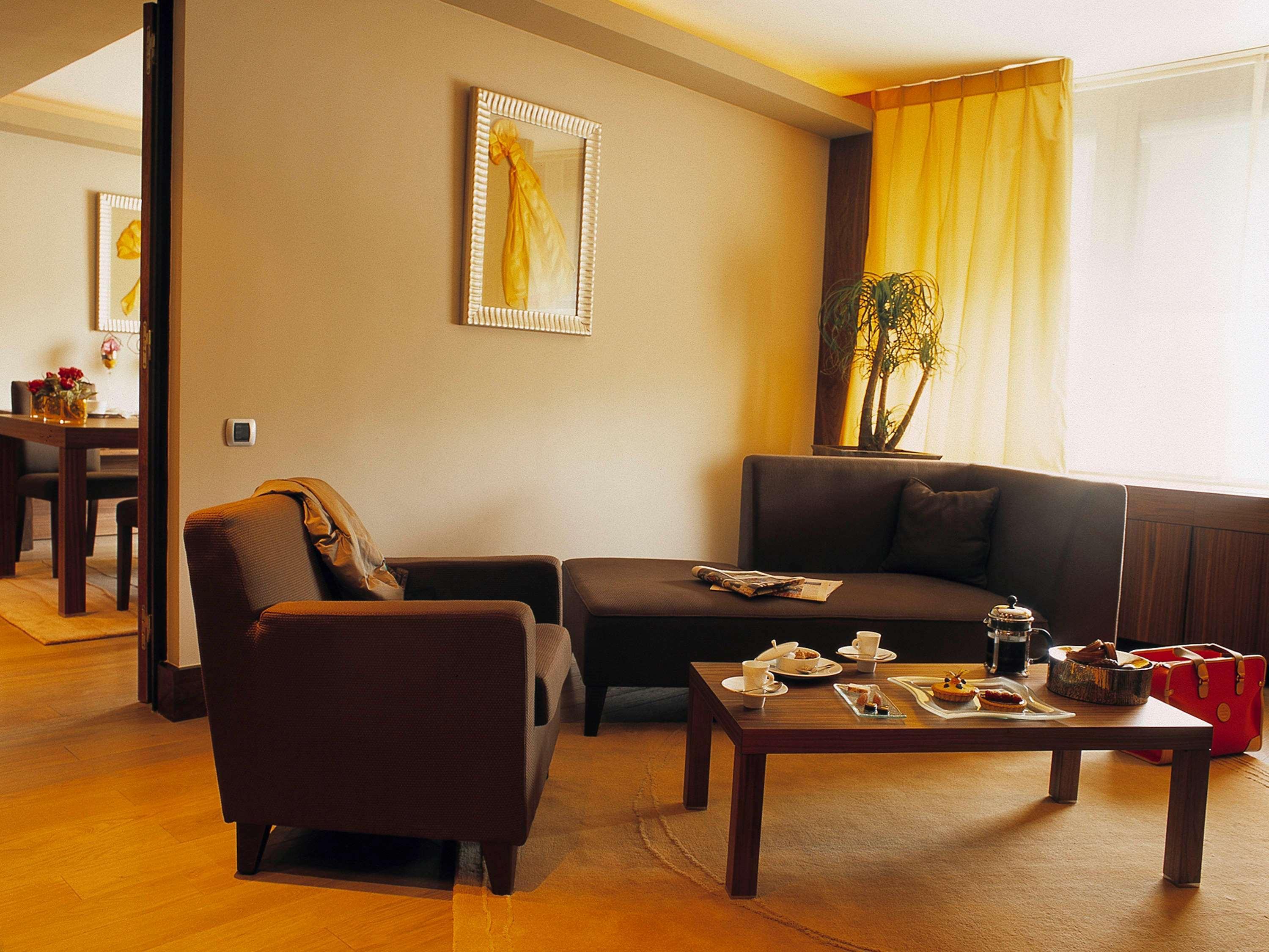 索菲特里昂贝勒库尔酒店 外观 照片 A living room