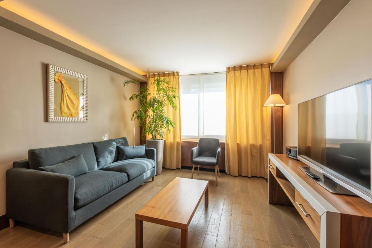 索菲特里昂贝勒库尔酒店 外观 照片 A living room