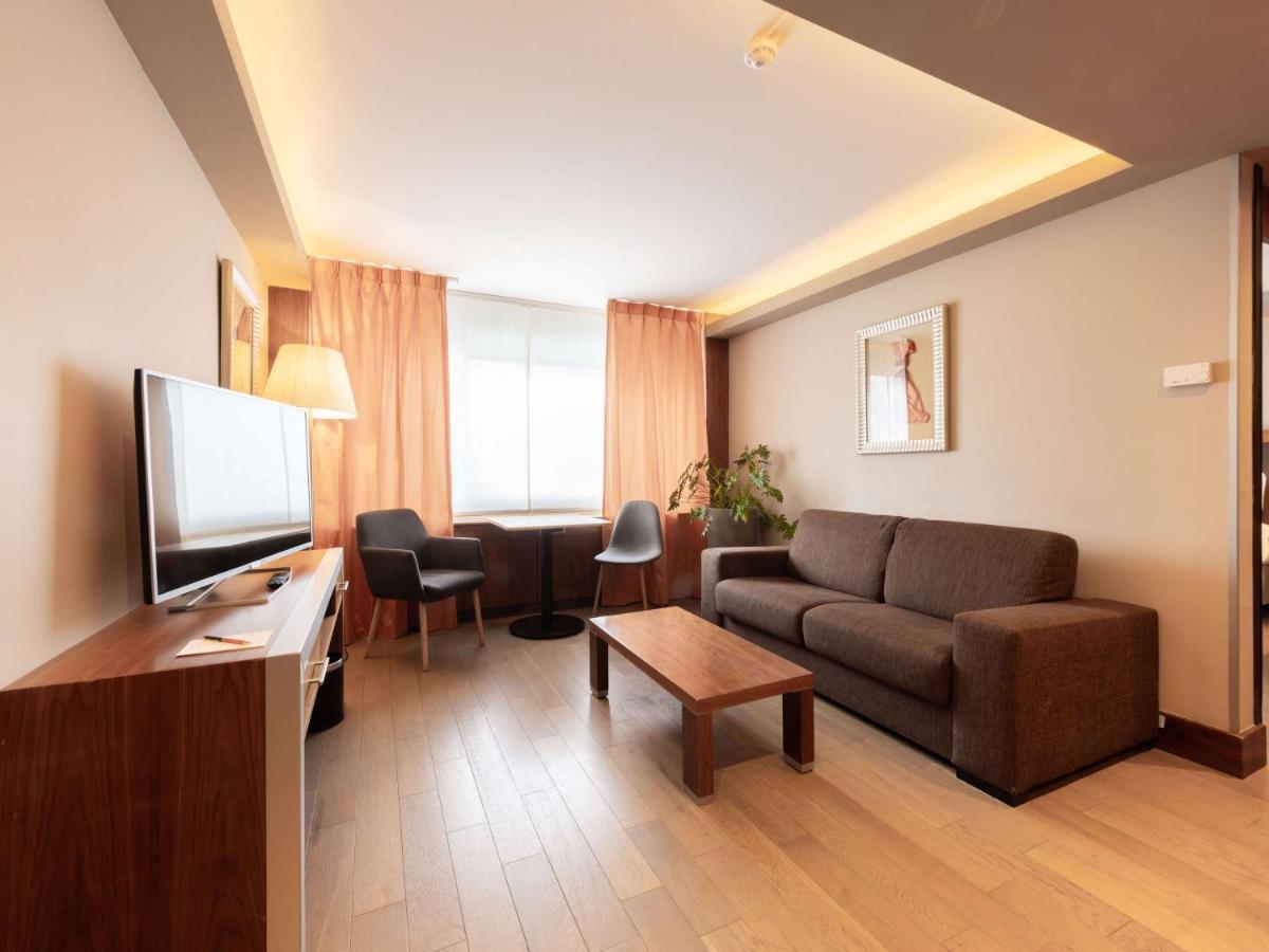 索菲特里昂贝勒库尔酒店 外观 照片 A living room