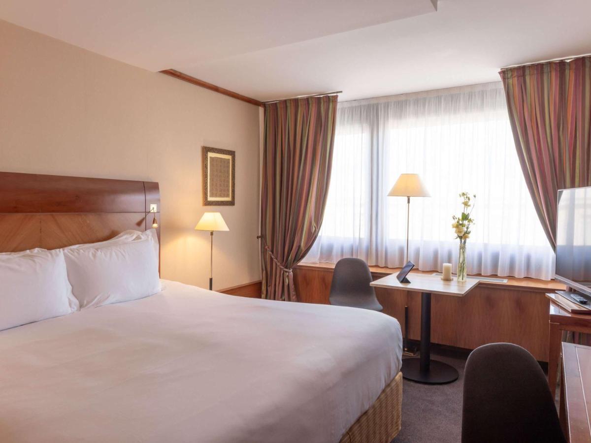 索菲特里昂贝勒库尔酒店 外观 照片 A room at the hotel