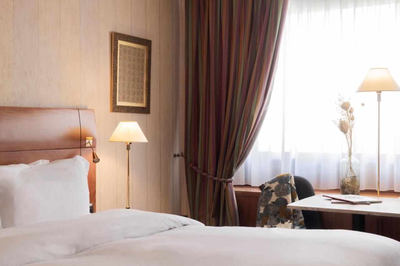 索菲特里昂贝勒库尔酒店 外观 照片 A room at the hotel