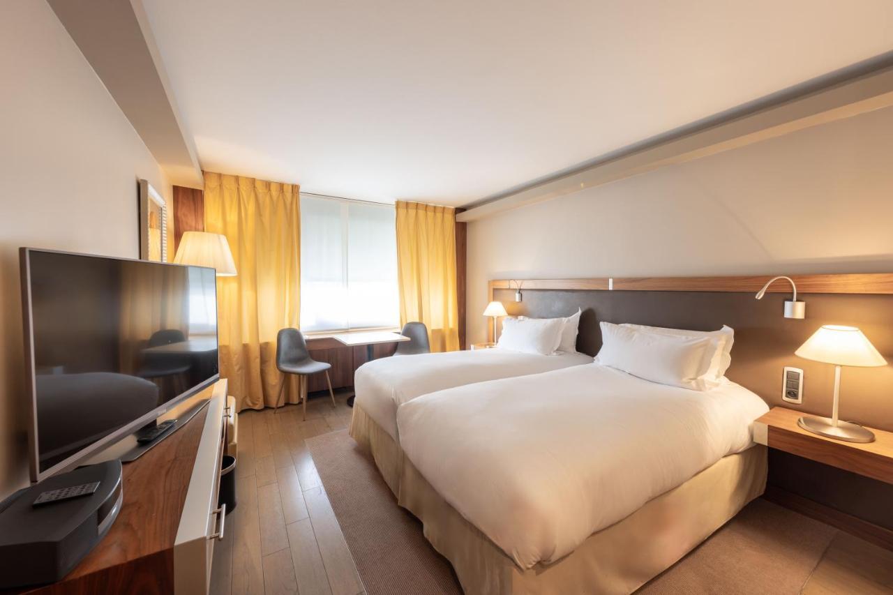 索菲特里昂贝勒库尔酒店 外观 照片 A room at the hotel