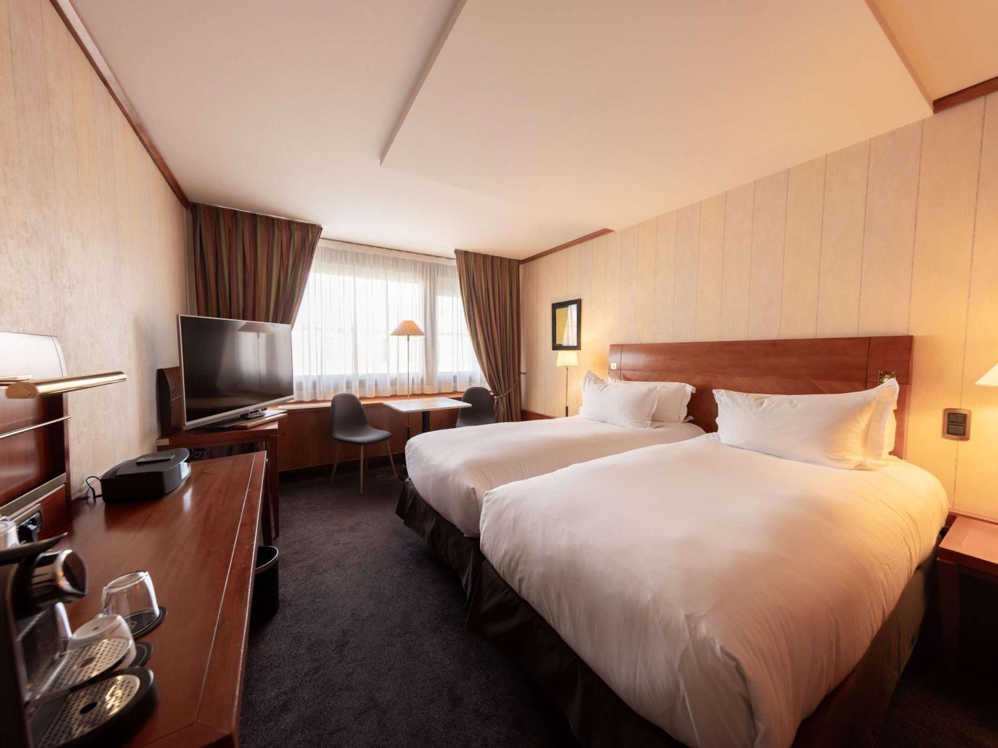 索菲特里昂贝勒库尔酒店 外观 照片 A room at the hotel