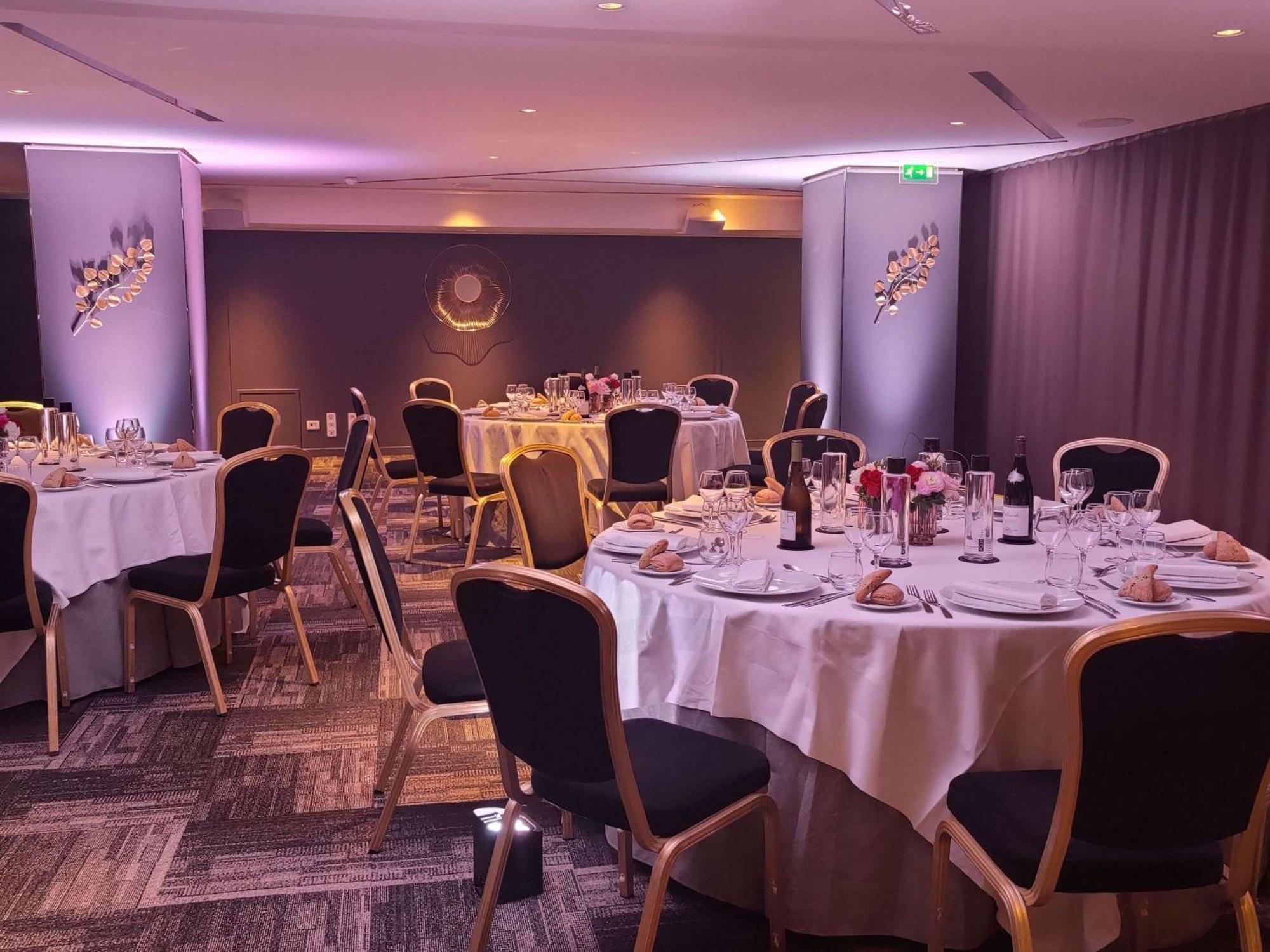 索菲特里昂贝勒库尔酒店 外观 照片 The hotel's ballroom
