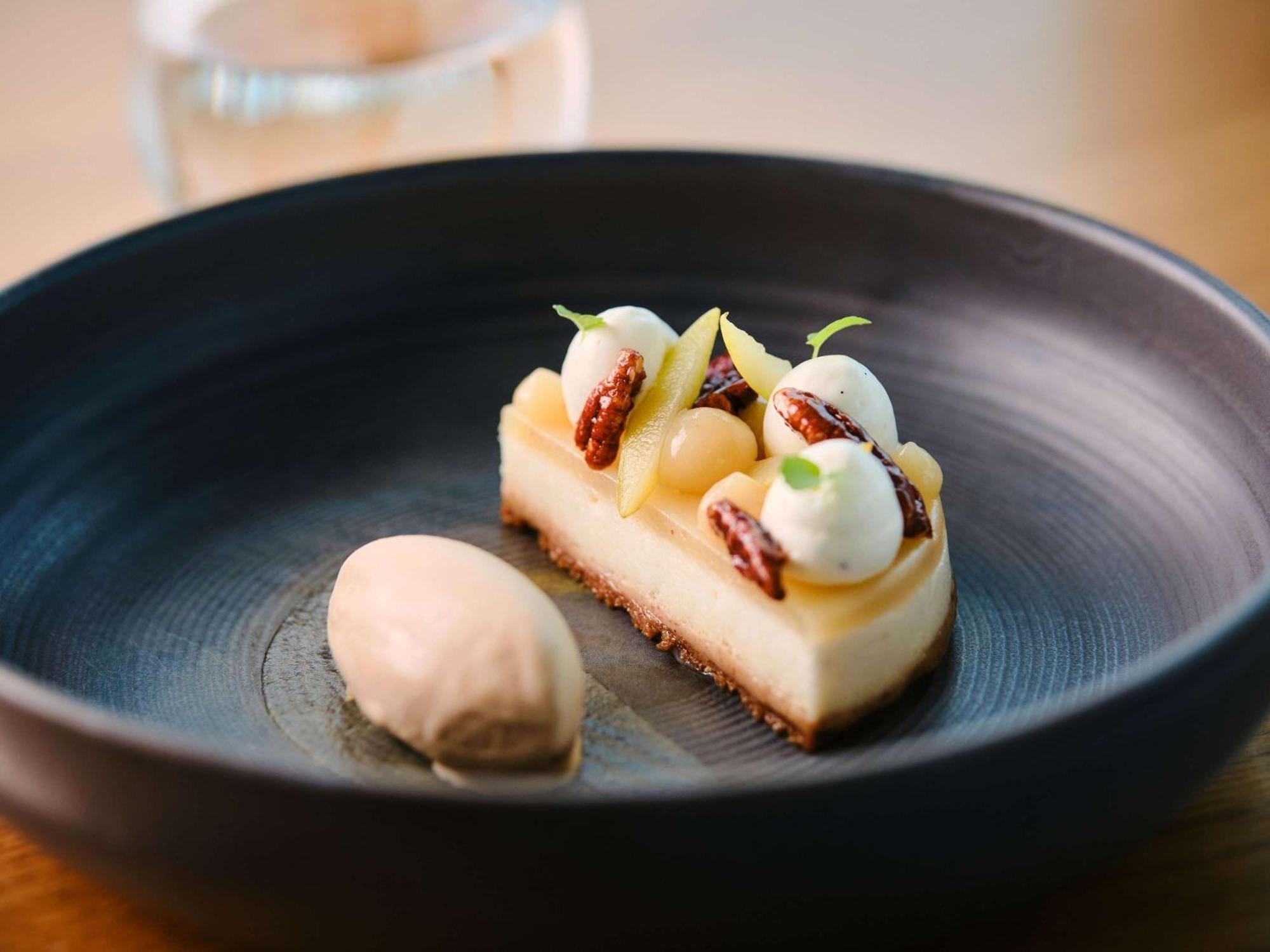 索菲特里昂贝勒库尔酒店 外观 照片 A cheesecake